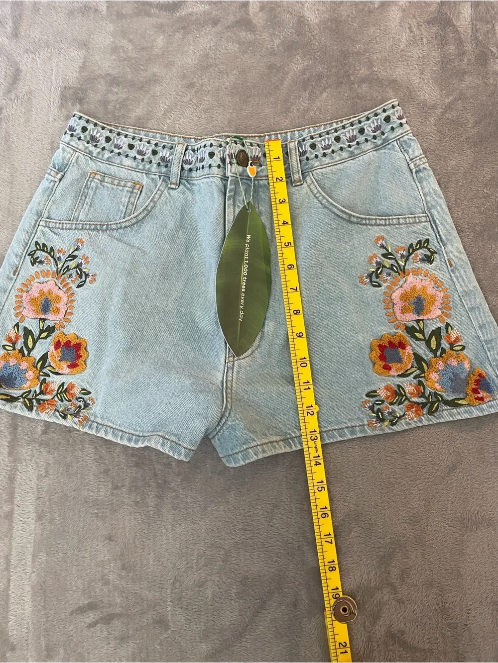 FARM Rio Light Blue Denim Shorts with Multicolor Floral Embroidery Size 31 NWT - Picture 1 of 9